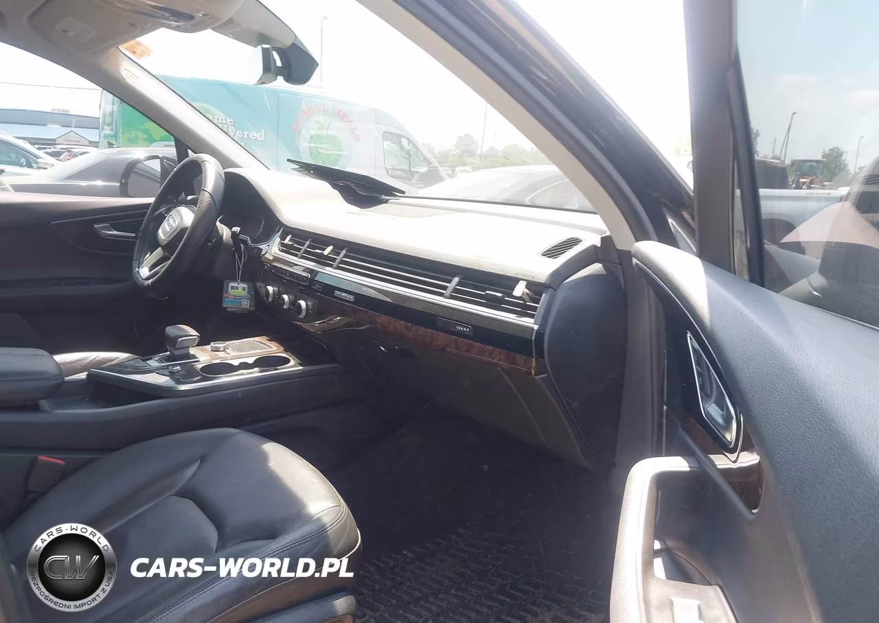 2017 Audi Q7 3.0T Premium VIN:WA1LAAF73HD048126 - 5