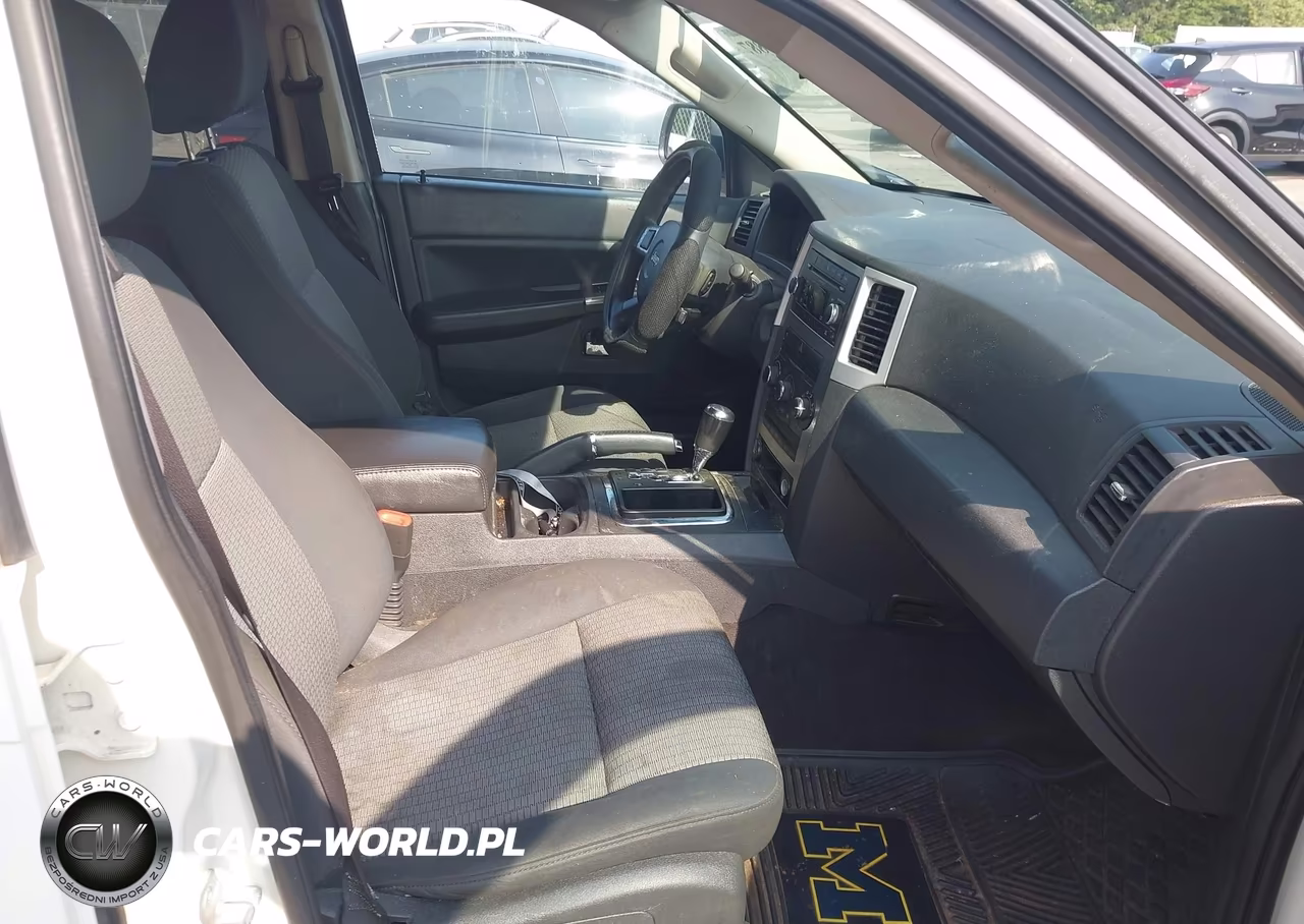 2010 Jeep Grand Cherokee Laredo VIN:1J4PS4GK1AC156422 - 5