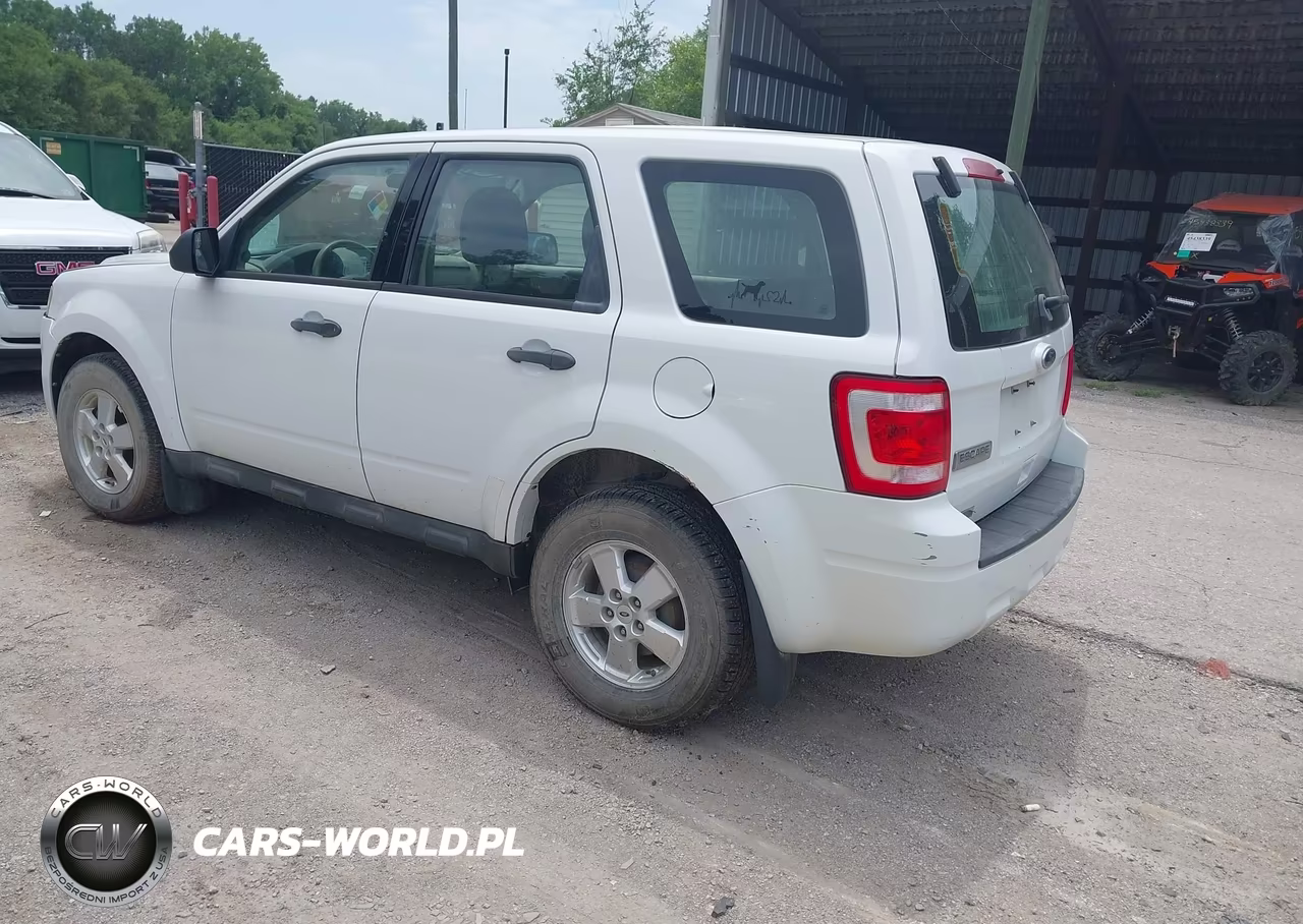 2010 Ford Escape Xls VIN:1FMCU0C76AKD46890 - 3