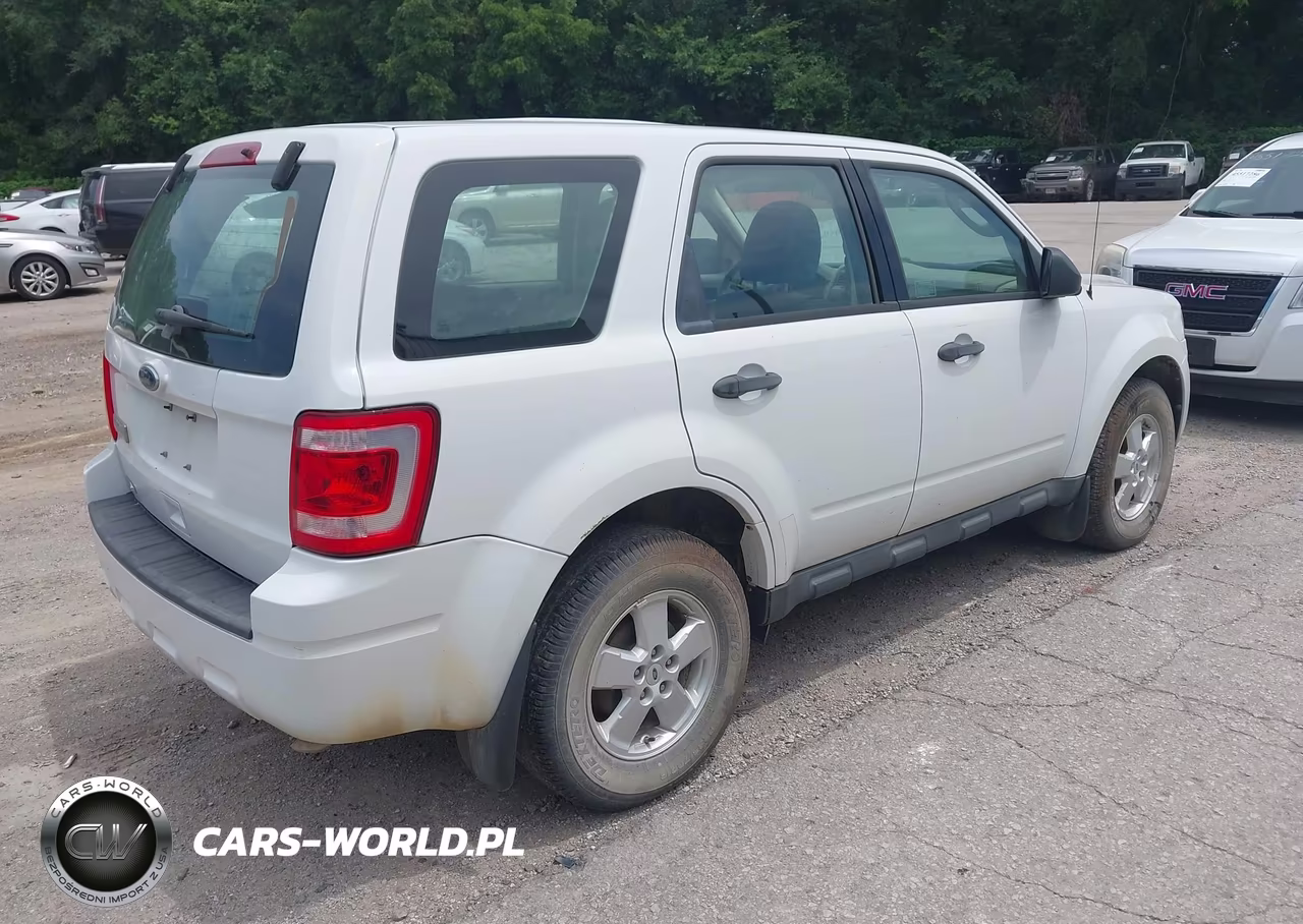 2010 Ford Escape Xls VIN:1FMCU0C76AKD46890 - 4
