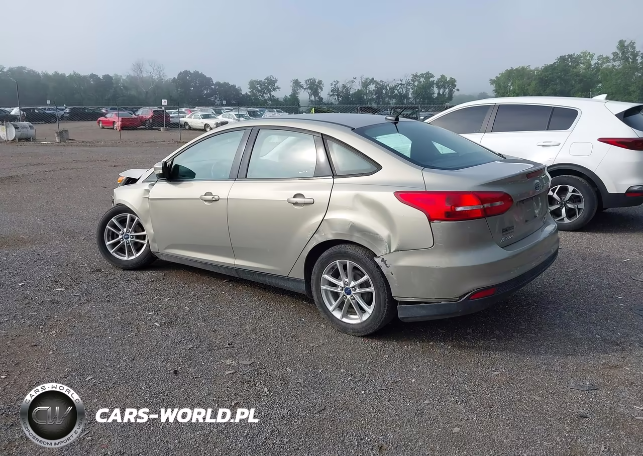 2016 Ford Focus Se VIN:1FADP3F26GL220104 - 3