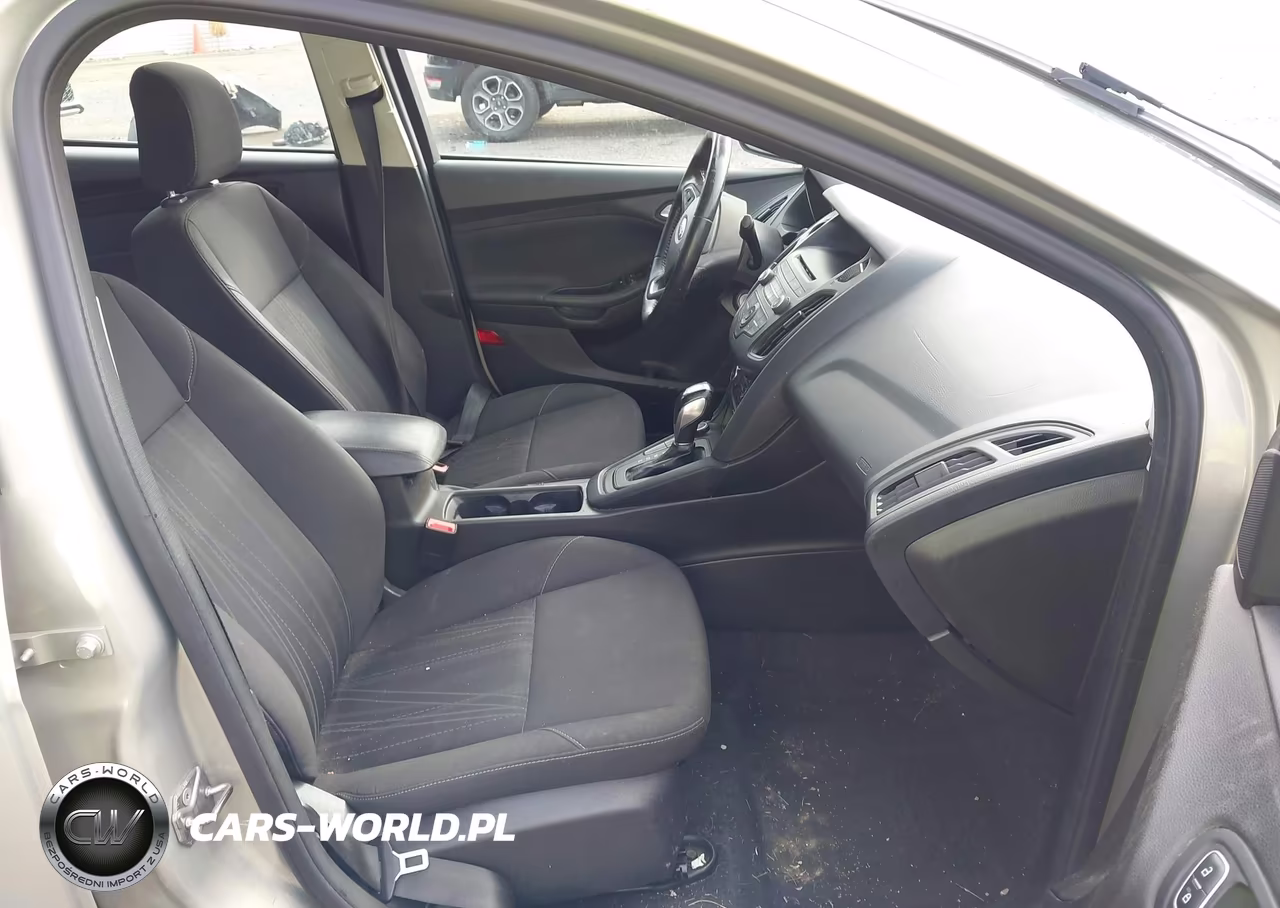 2016 Ford Focus Se VIN:1FADP3F26GL220104 - 5