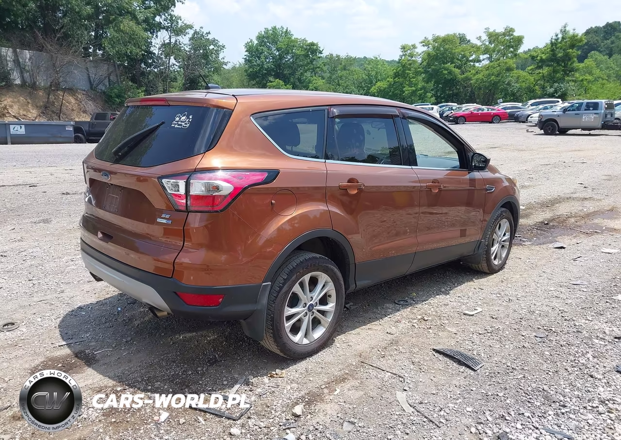 2017 Ford Escape Se VIN:1FMCU9GD2HUB75784 - 4