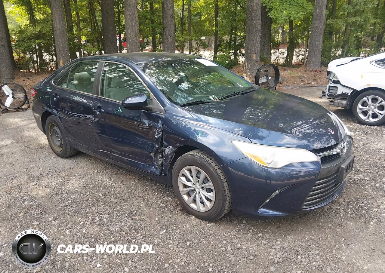 2016 Toyota Camry Le – zdjęcie 1 z 16