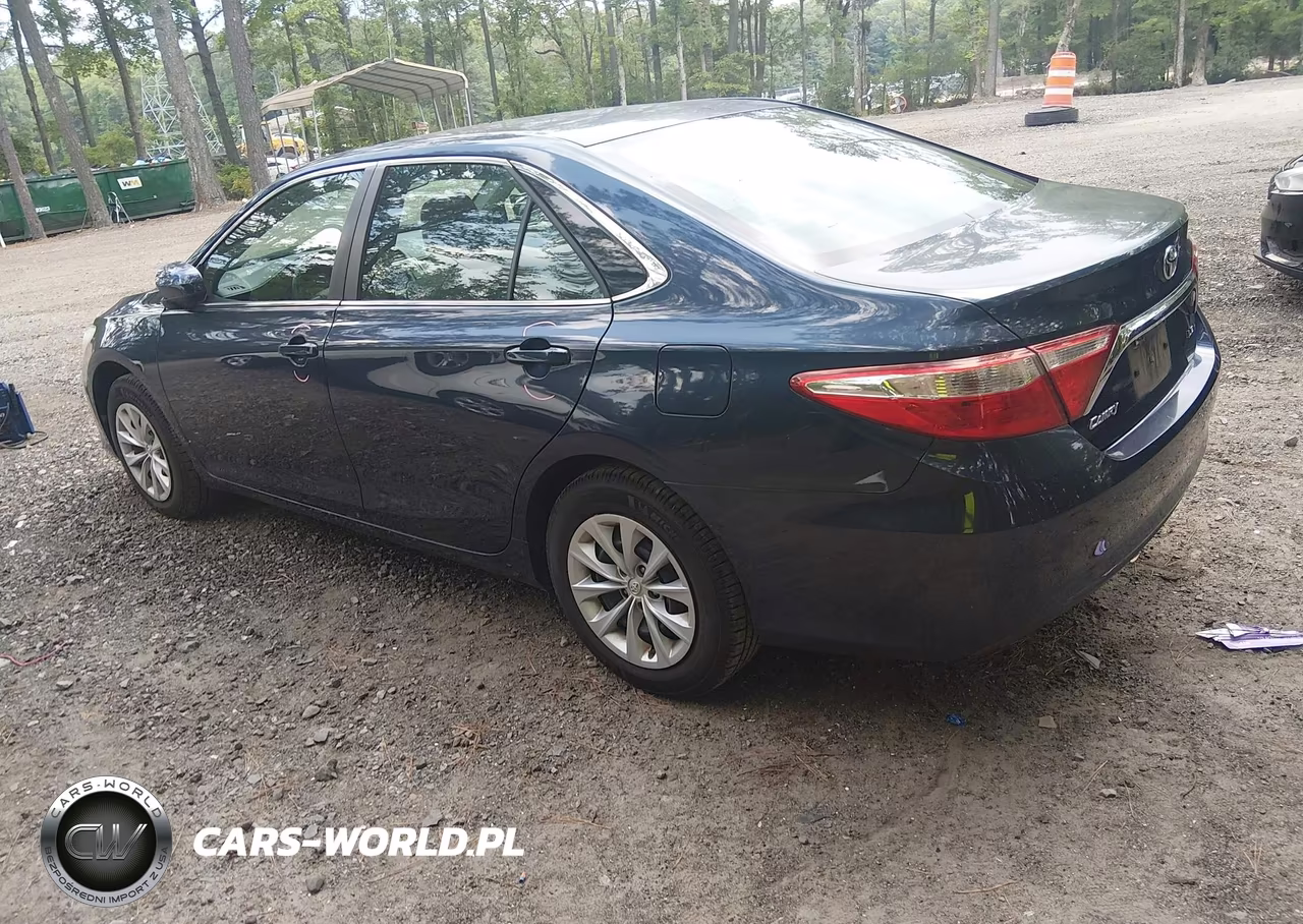 2016 Toyota Camry Le VIN:4T4BF1FKXGR537517 - 3