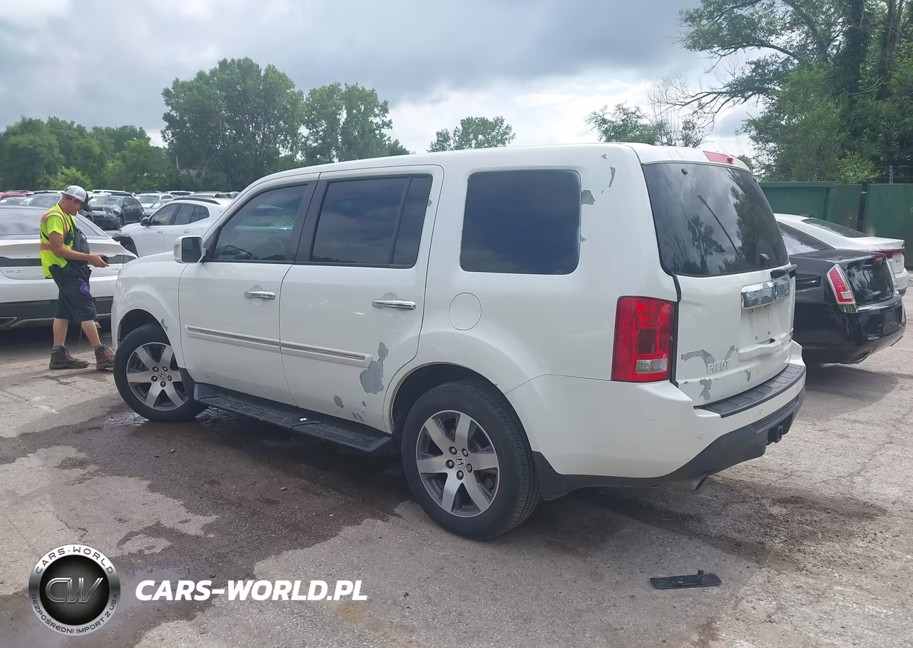 2015 Honda Pilot Touring VIN:5FNYF4H97FB072805 - 3
