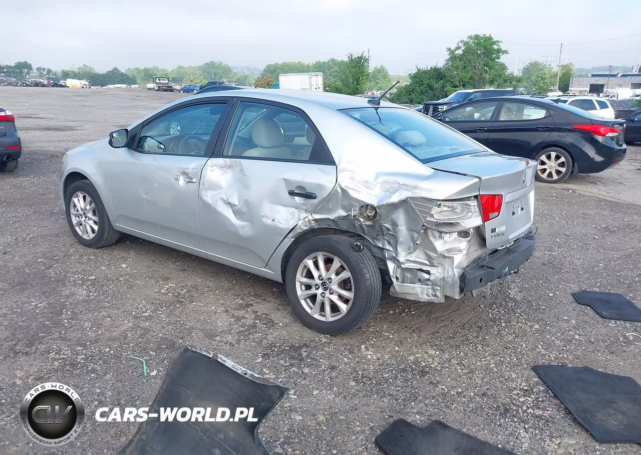 2010 Kia Forte Lx VIN:KNAFT4A21A5186707 - 3