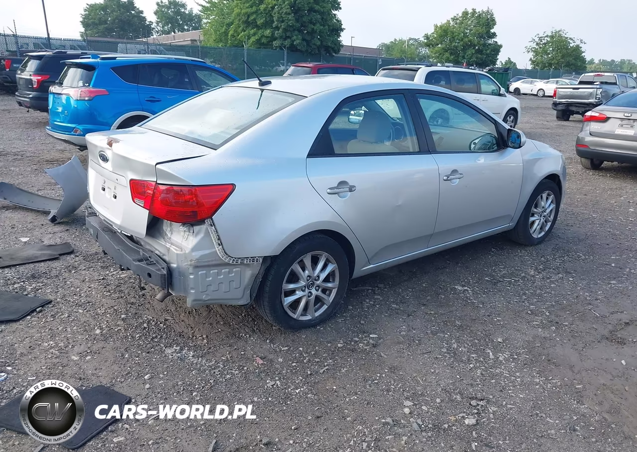 2010 Kia Forte Lx VIN:KNAFT4A21A5186707 - 4