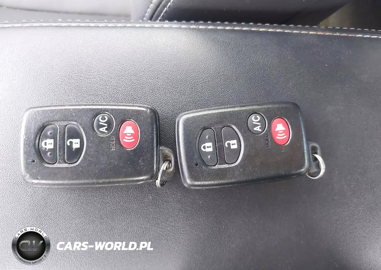 2013 Toyota Prius Four VIN:JTDKN3DU6D5696607 - 11