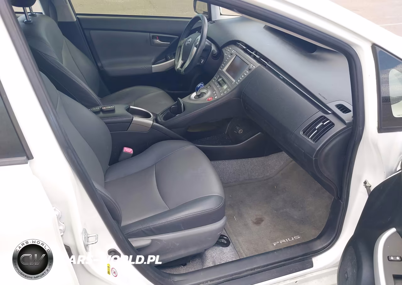 2013 Toyota Prius Four VIN:JTDKN3DU6D5696607 - 5