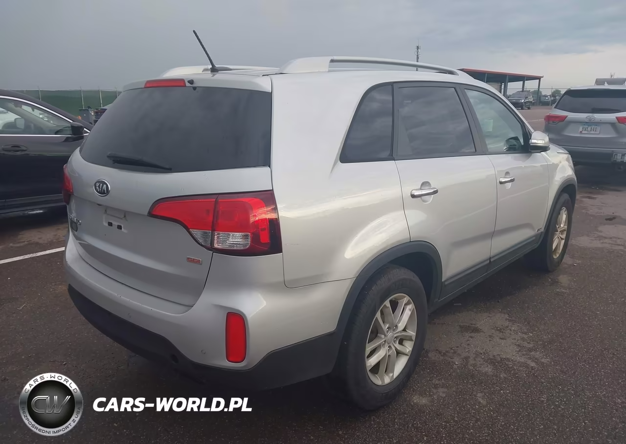 2015 Kia Sorento Lx VIN:5XYKTDA64FG563260 - 4
