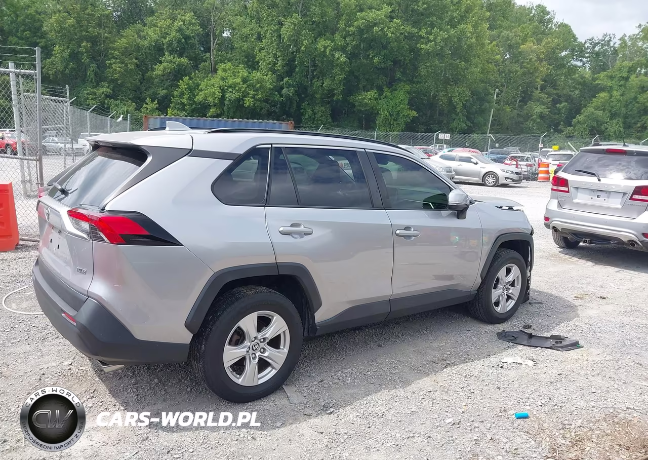 2019 Toyota Rav4 Xle VIN:JTMW1RFV8KJ016734 - 4