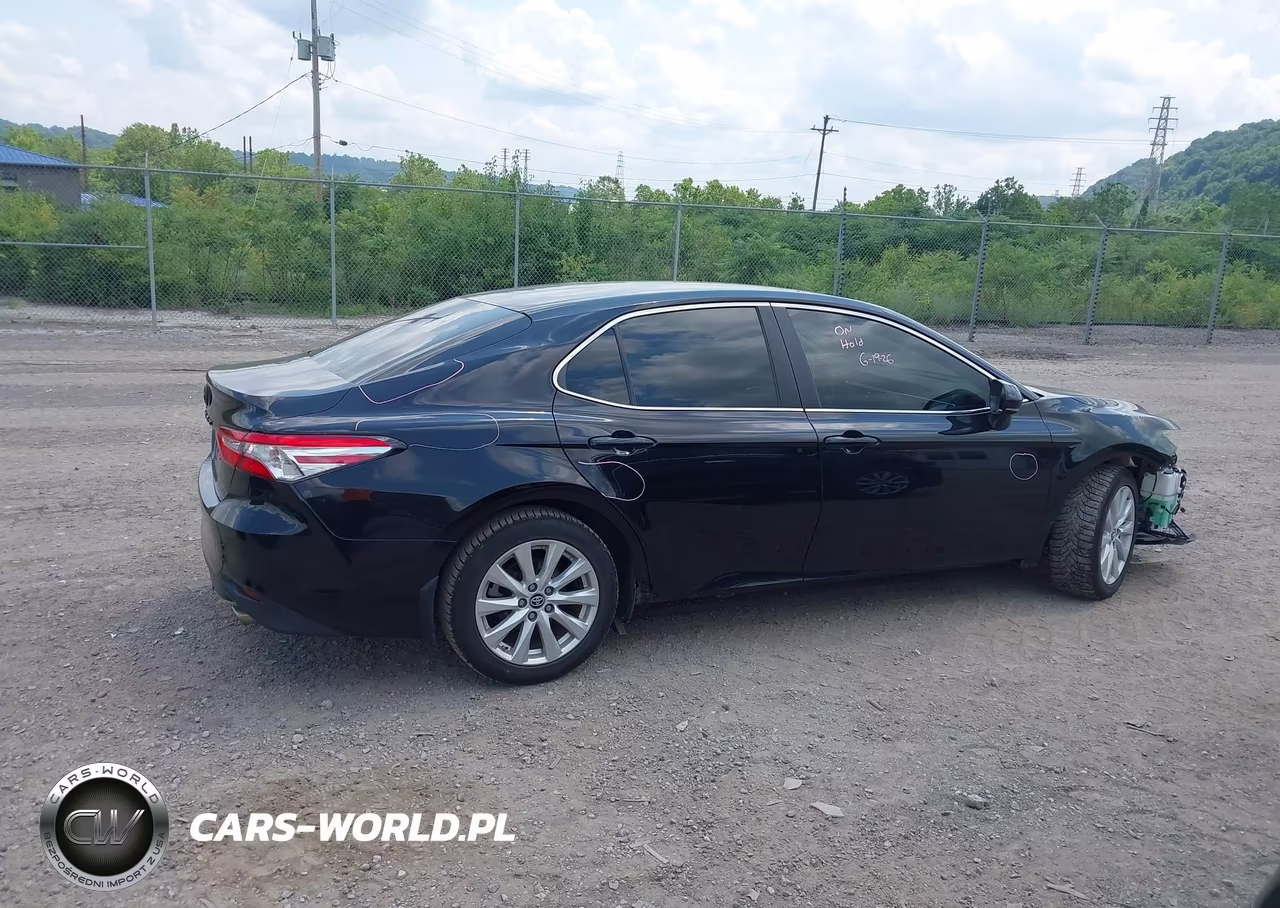 2018 Toyota Camry Le VIN:4T1B11HK3JU672433 - 14