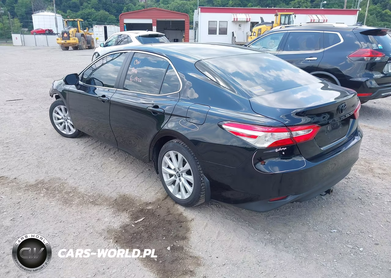 2018 Toyota Camry Le VIN:4T1B11HK3JU672433 - 3