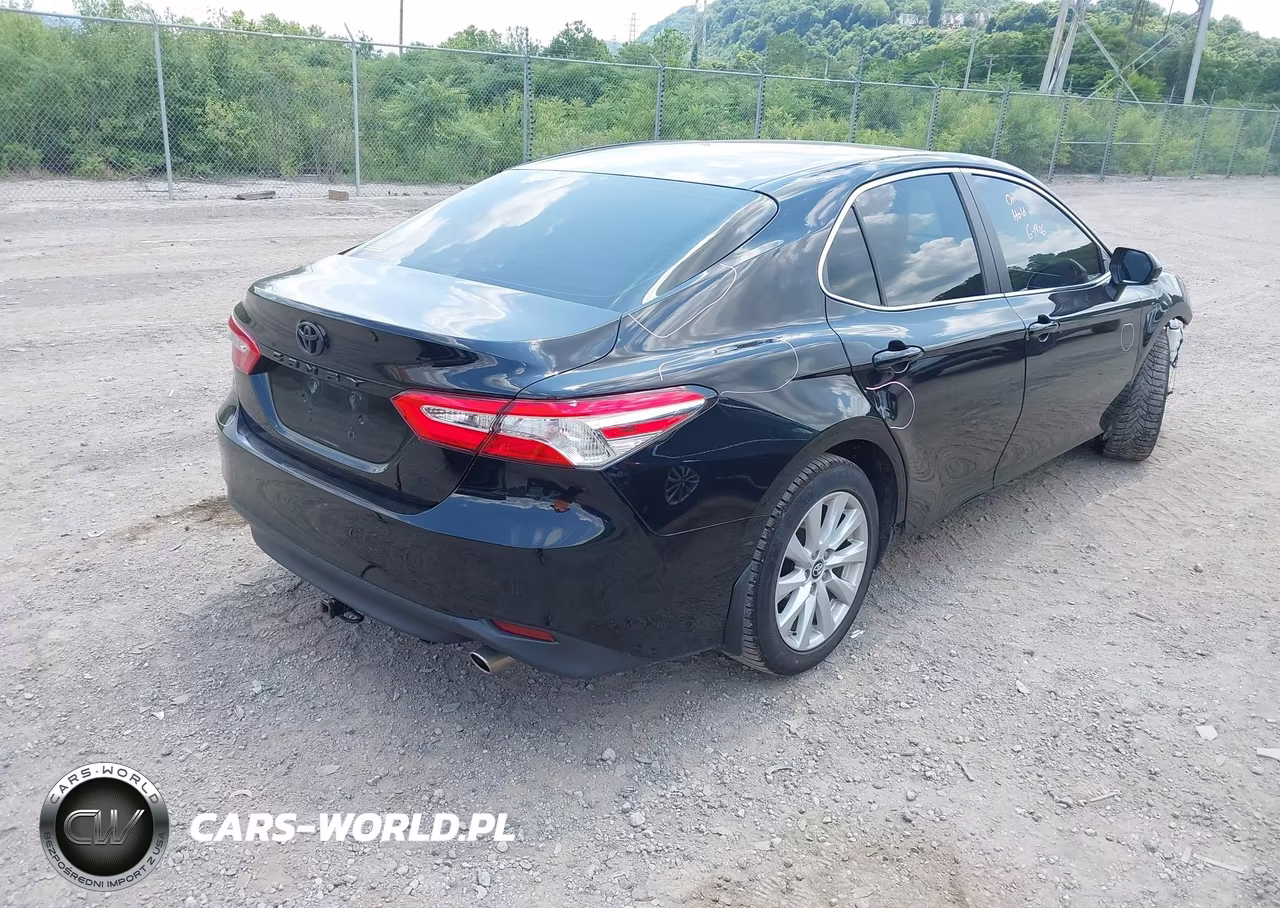 2018 Toyota Camry Le VIN:4T1B11HK3JU672433 - 4