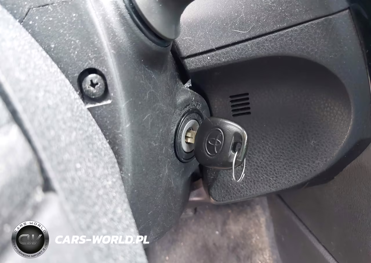 2018 Toyota Corolla L VIN:5YFBURHE9JP851044 - 11