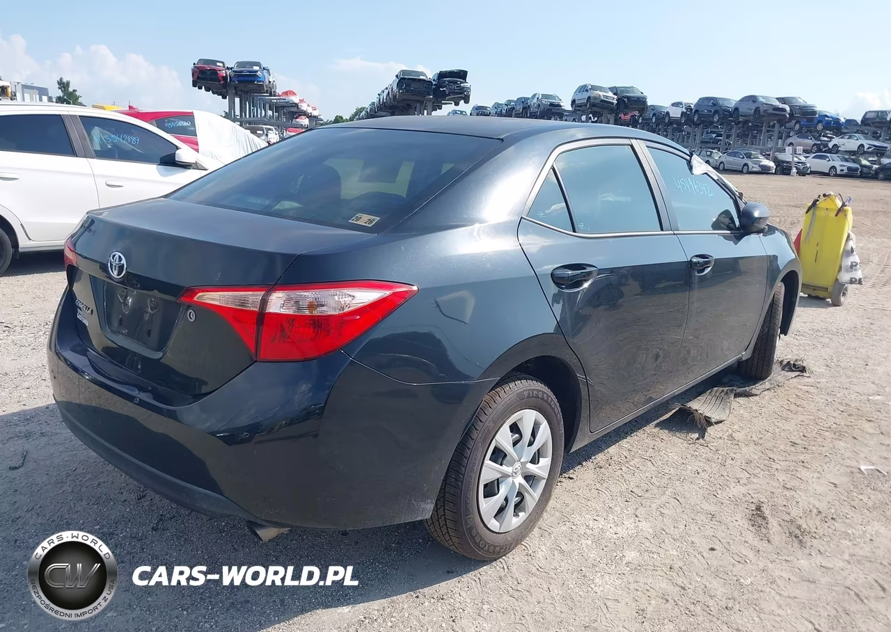 2018 Toyota Corolla L VIN:5YFBURHE9JP851044 - 4