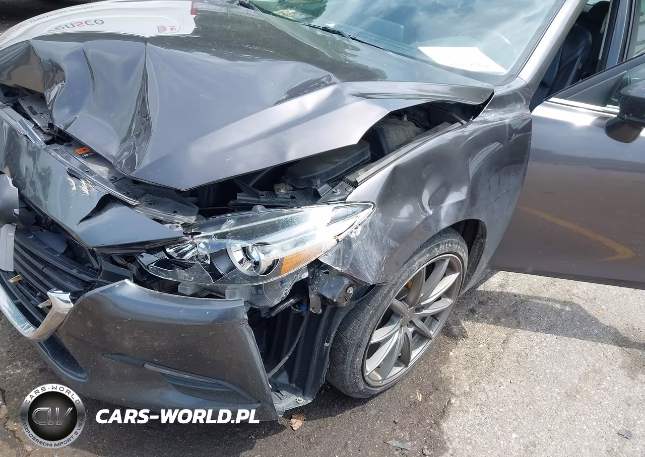 2018 Mazda Mazda3 Touring VIN:3MZBN1L31JM209040 - 6