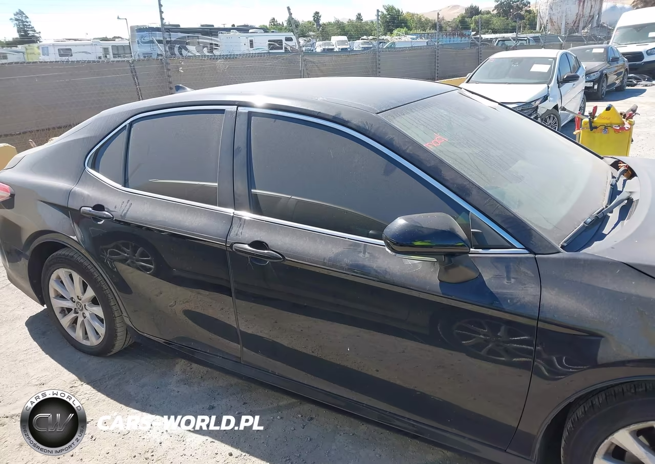 2019 Toyota Camry Le VIN:4T1B11HK7KU825364 - 13