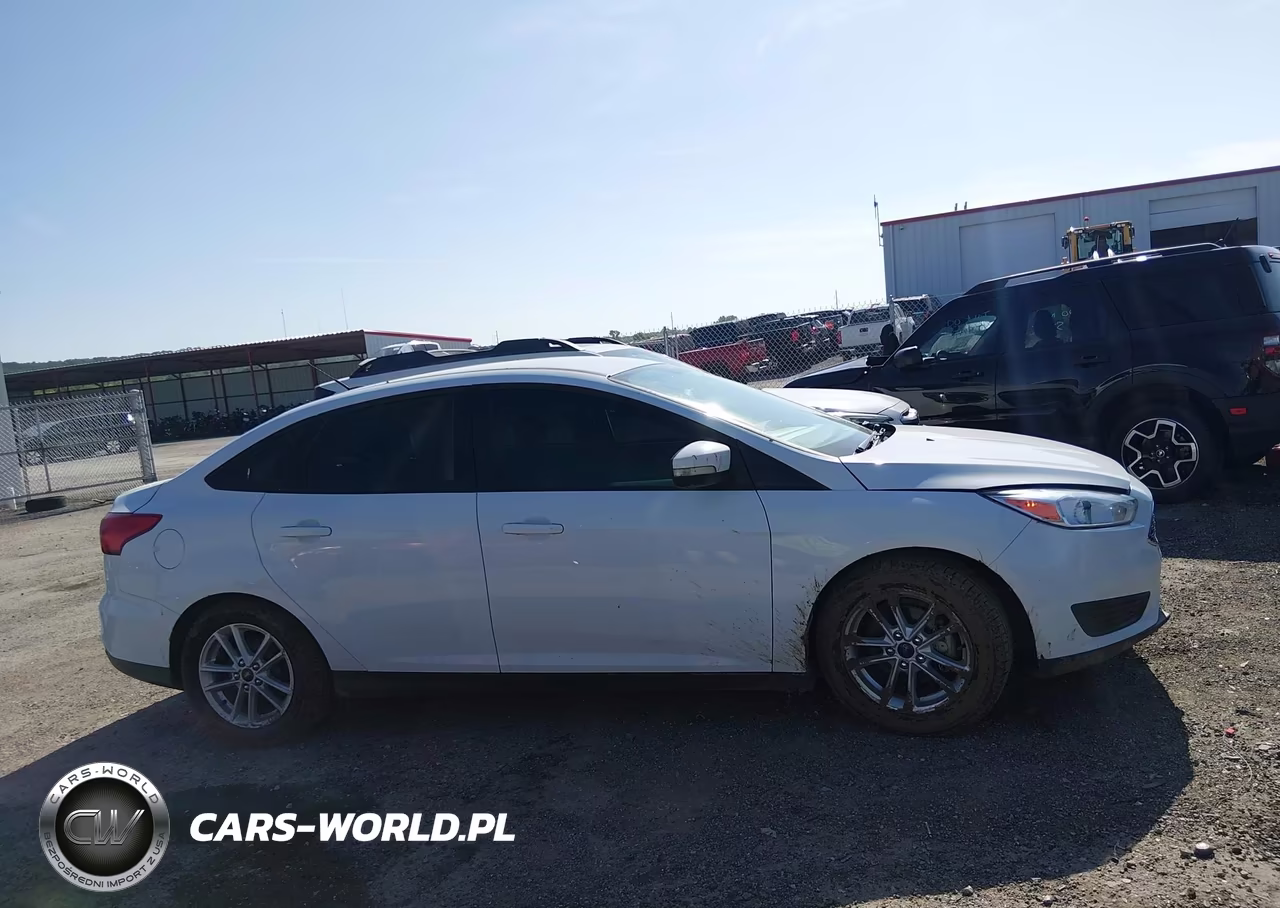 2016 Ford Focus Se VIN:1FADP3F20GL285272 - 12