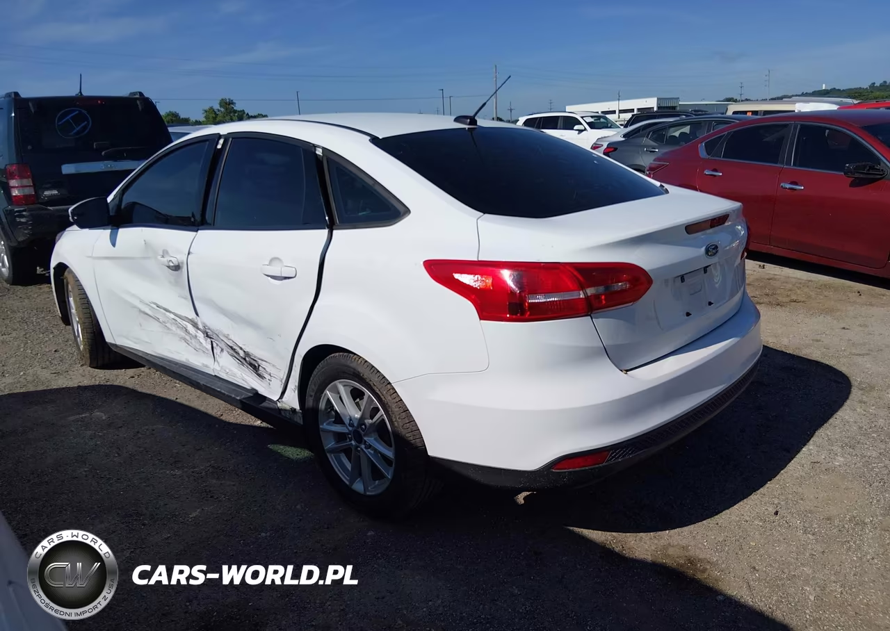 2016 Ford Focus Se VIN:1FADP3F20GL285272 - 3