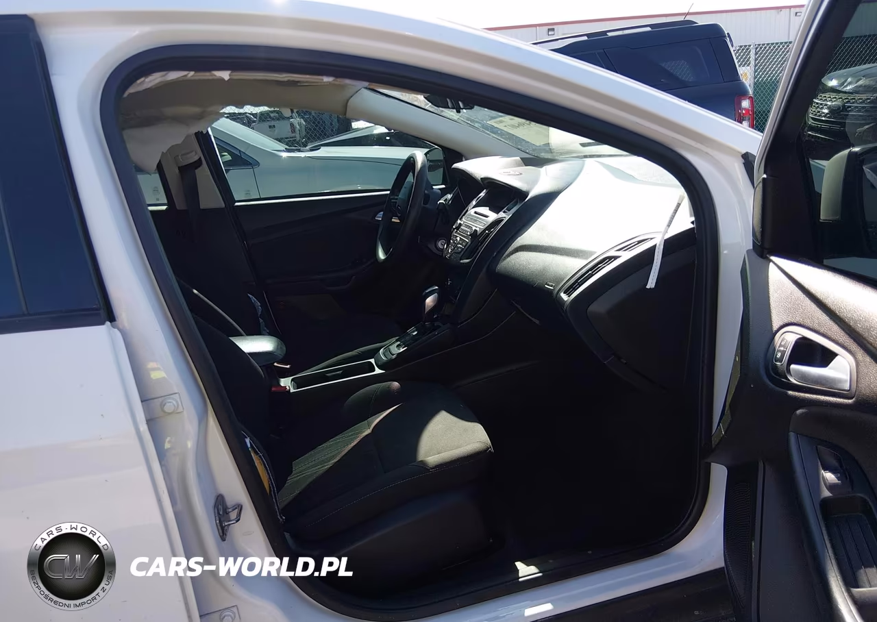2016 Ford Focus Se VIN:1FADP3F20GL285272 - 5