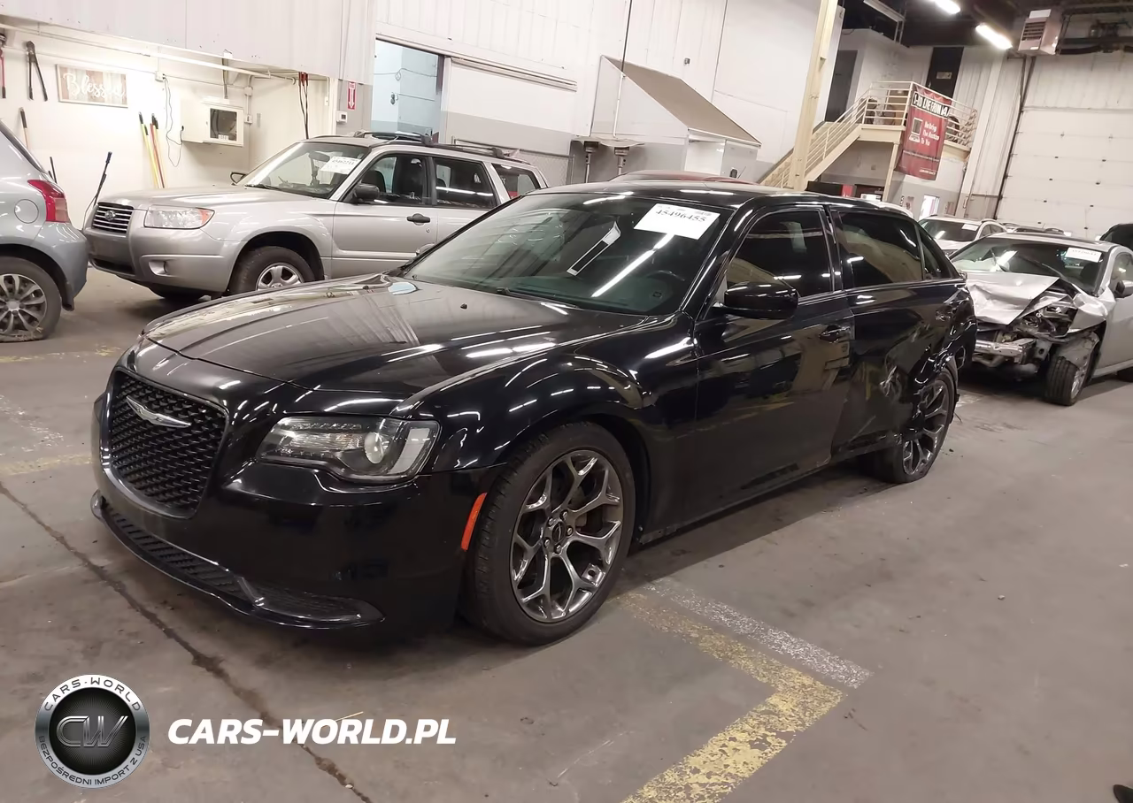 2018 Chrysler 300 Touring VIN:2C3CCAAG4JH275586 - 2