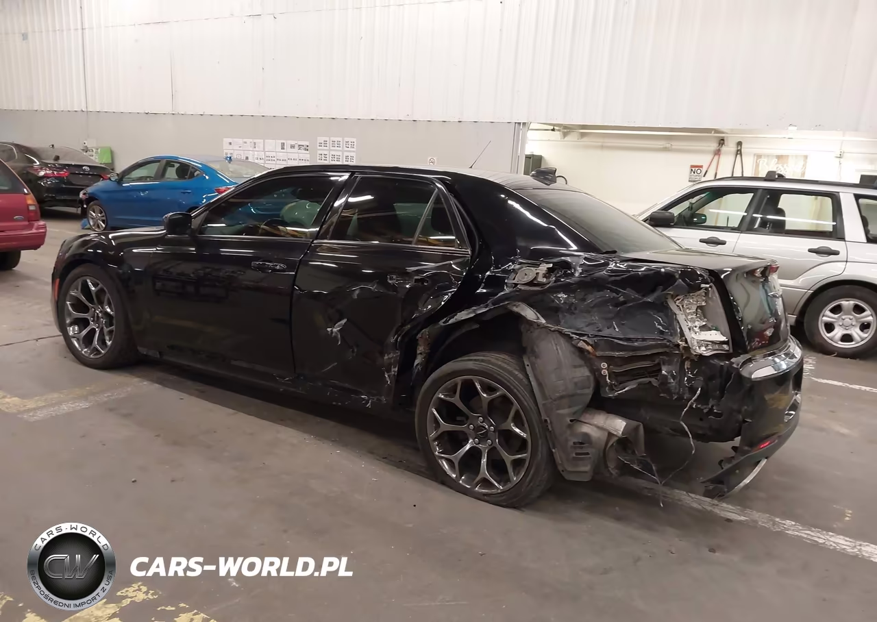 2018 Chrysler 300 Touring VIN:2C3CCAAG4JH275586 - 3