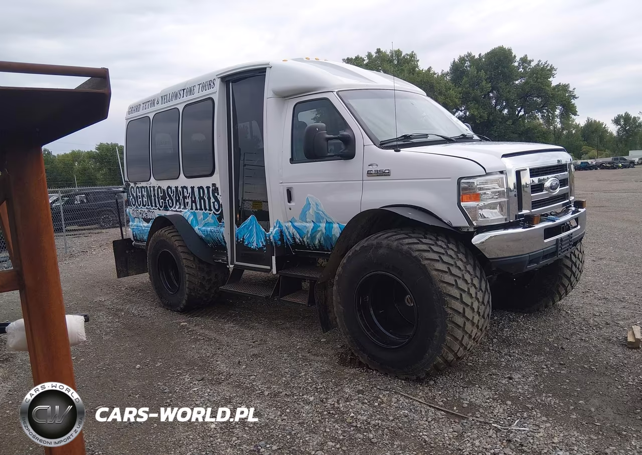 2013 Ford E-350 Cutaway – zdjęcie 1 z 15
