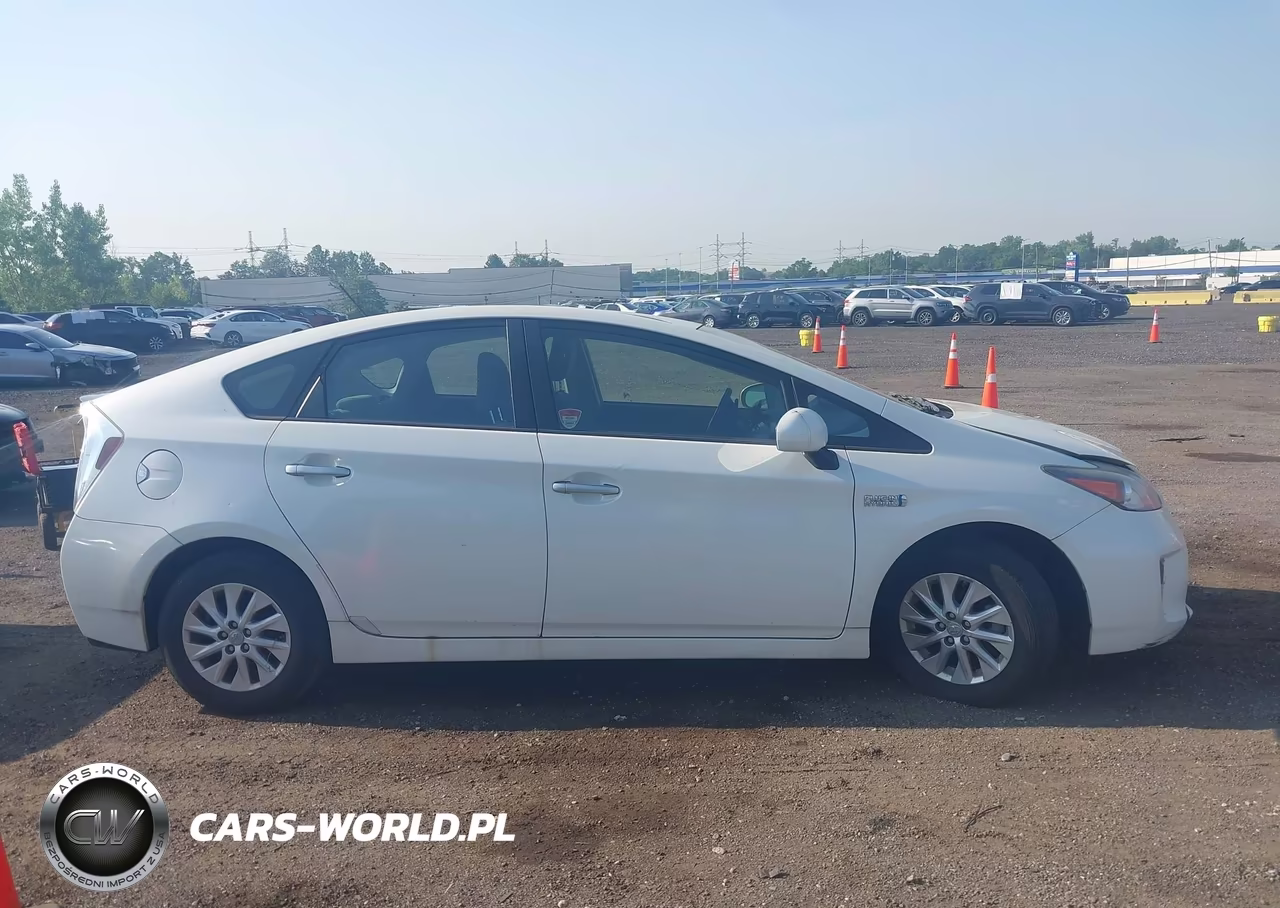 2013 Toyota Prius Plug-In VIN:JTDKN3DP1D3037713 - 13