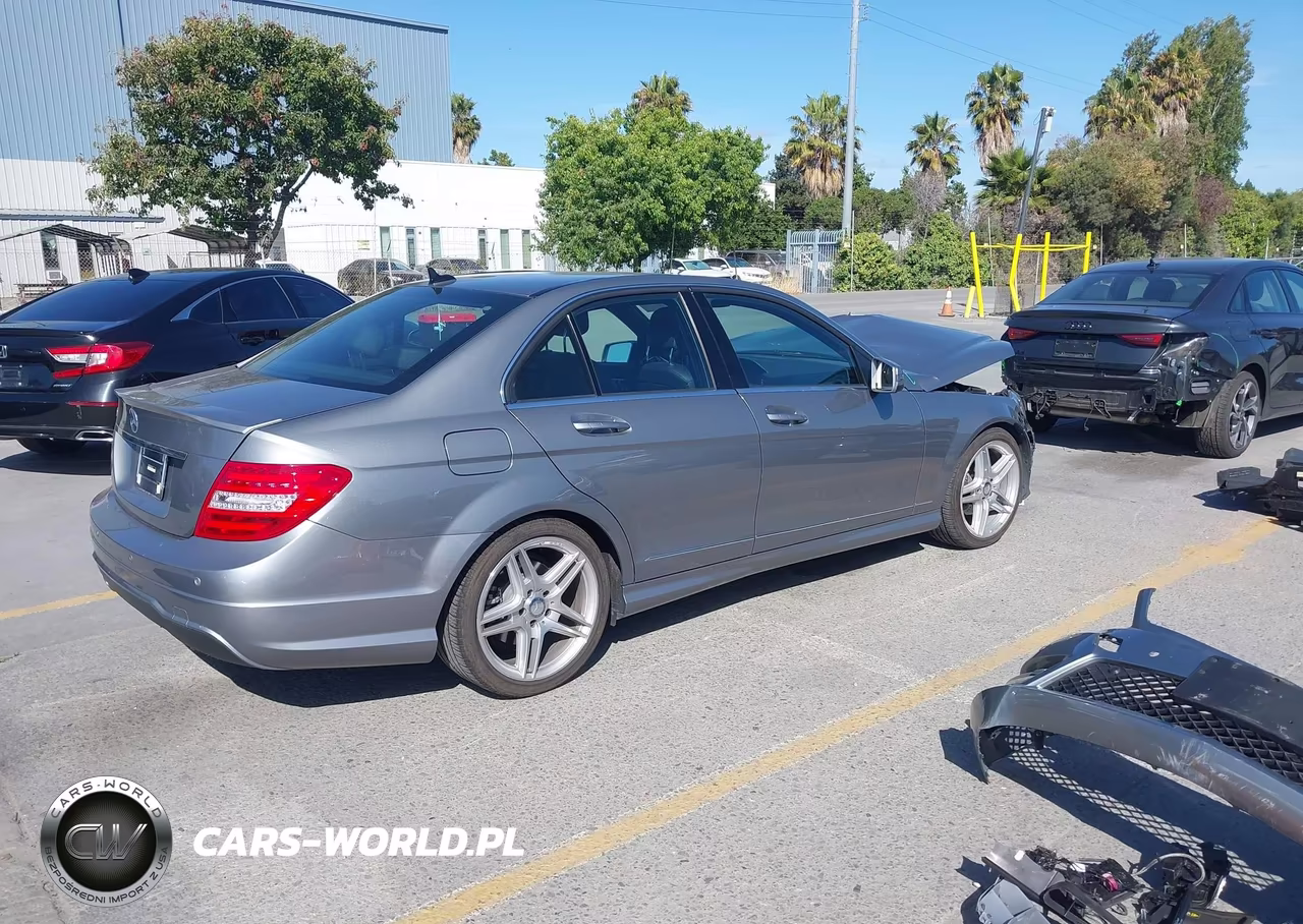 2013 Mercedes-Benz C 250 Sport VIN:WDDGF4HB8DR255481 - 4