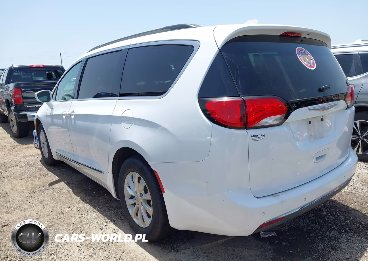 2017 Chrysler Pacifica Touring-L VIN:2C4RC1BG7HR621803 - 3