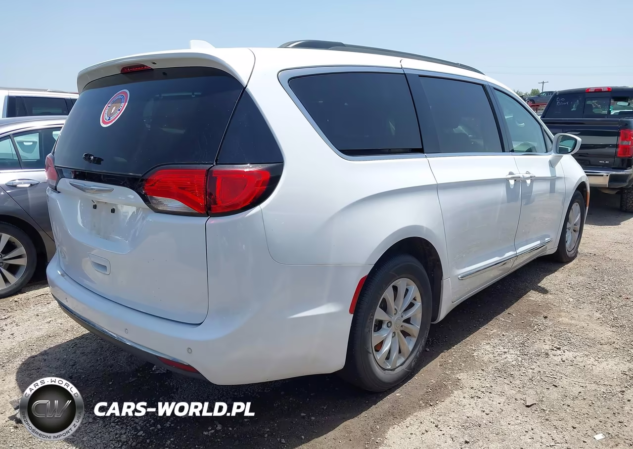 2017 Chrysler Pacifica Touring-L VIN:2C4RC1BG7HR621803 - 4