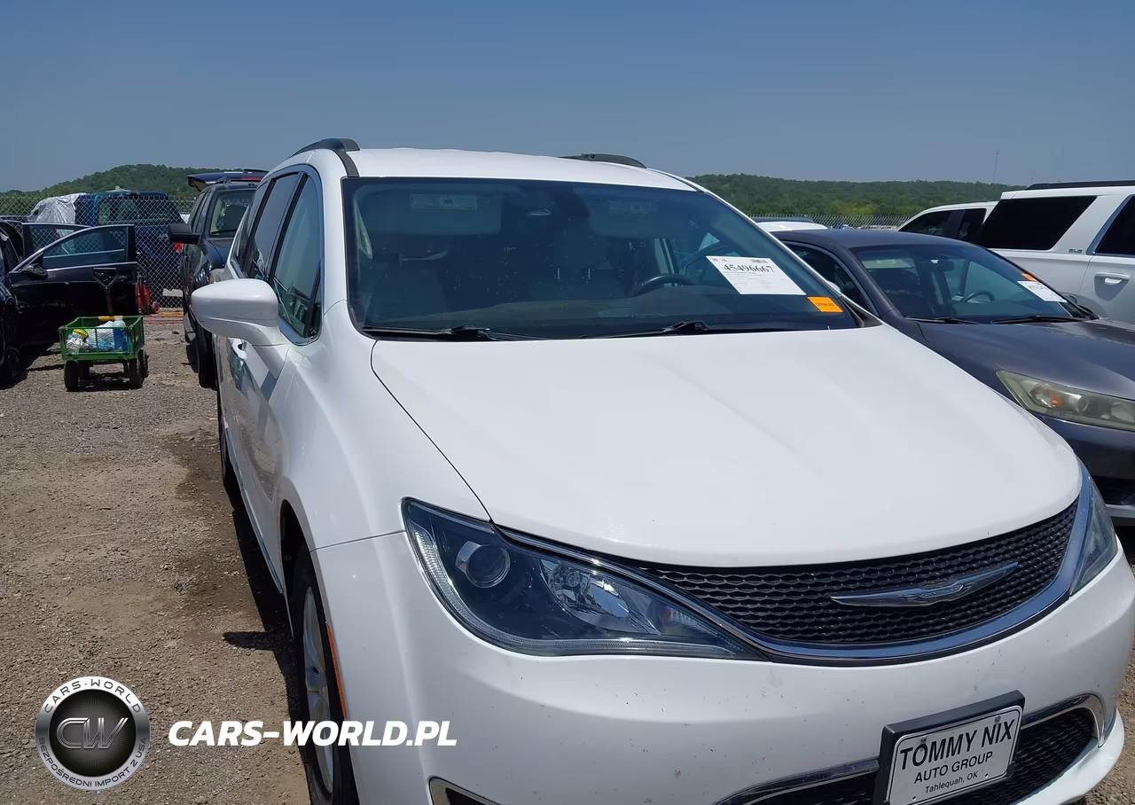 2017 Chrysler Pacifica Touring-L VIN:2C4RC1BG7HR621803 - 6
