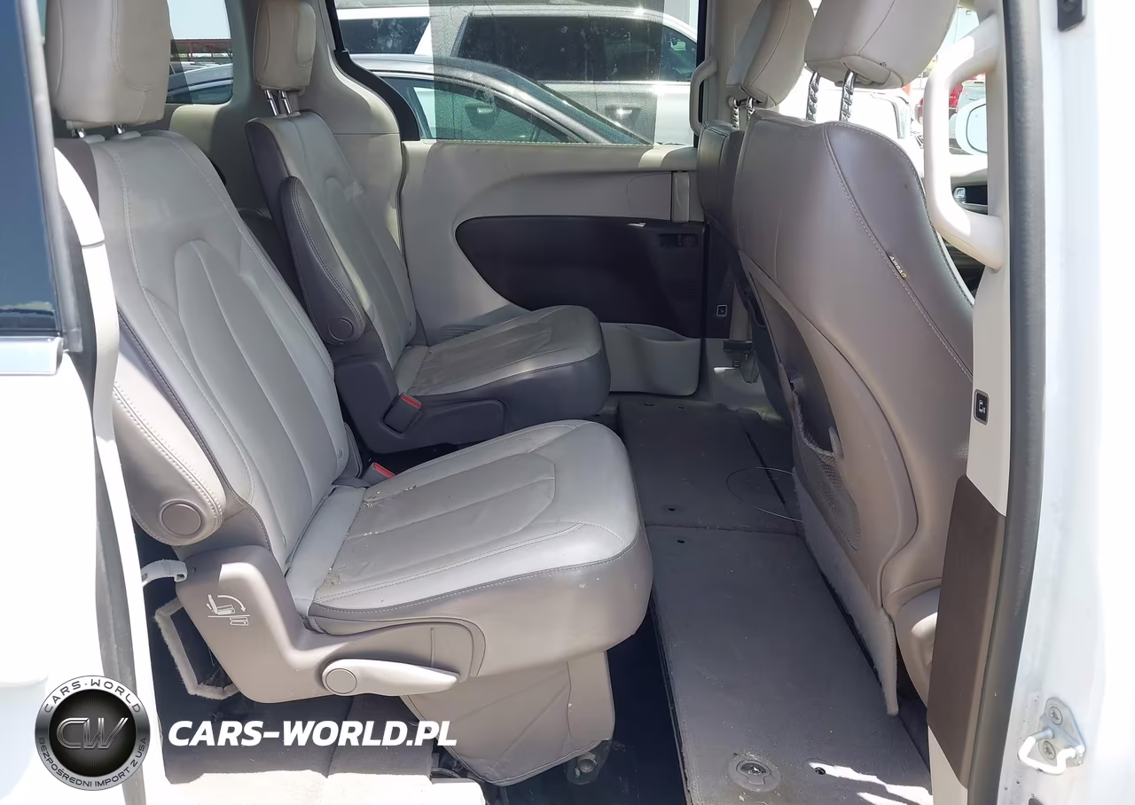 2017 Chrysler Pacifica Touring-L VIN:2C4RC1BG7HR621803 - 8