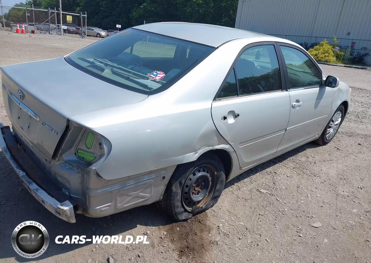 2002 Toyota Camry Le VIN:4T1BE32K92U114113 - 4