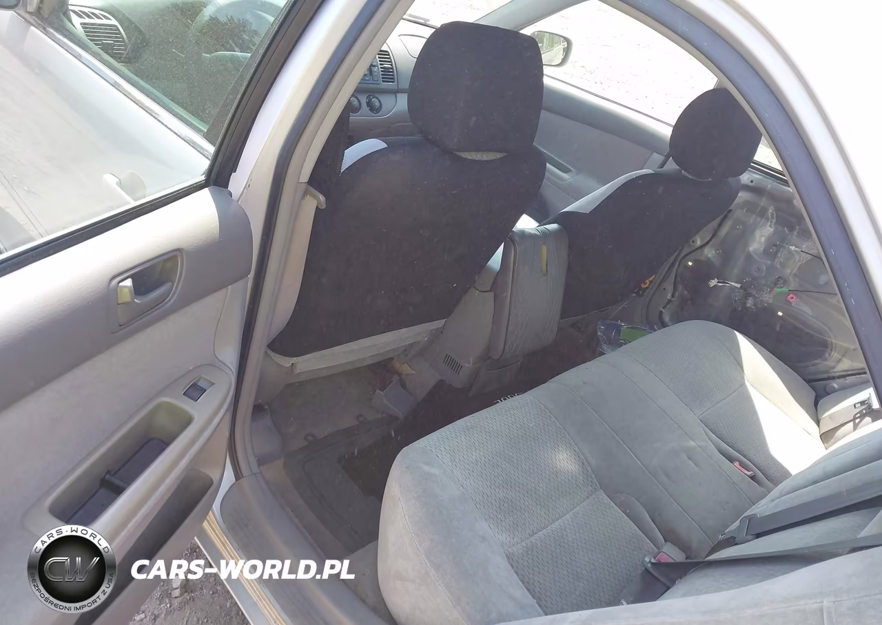 2002 Toyota Camry Le VIN:4T1BE32K92U114113 - 8