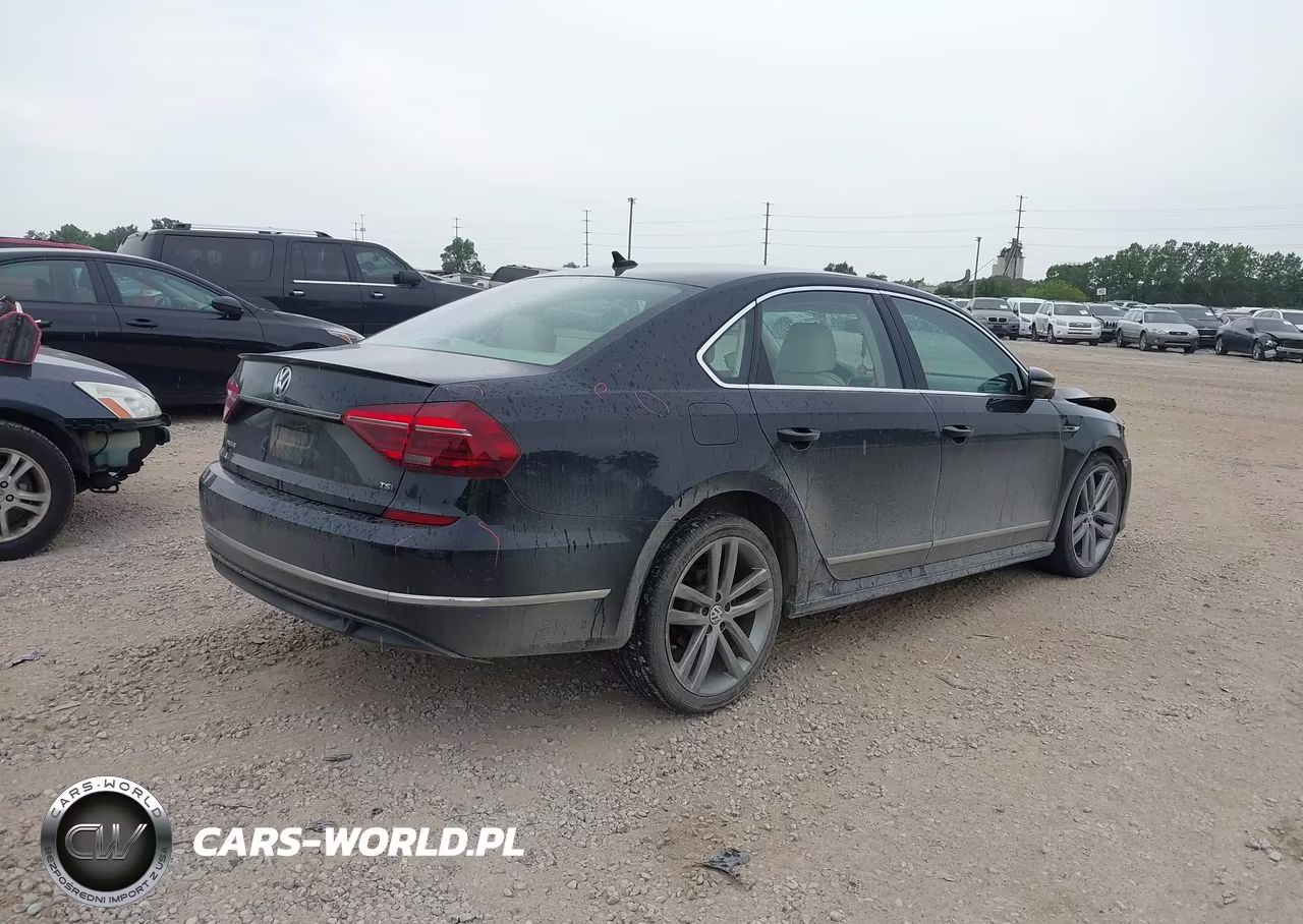 2017 Volkswagen Passat 1.8T R-Line VIN:1VWDT7A31HC080264 - 4