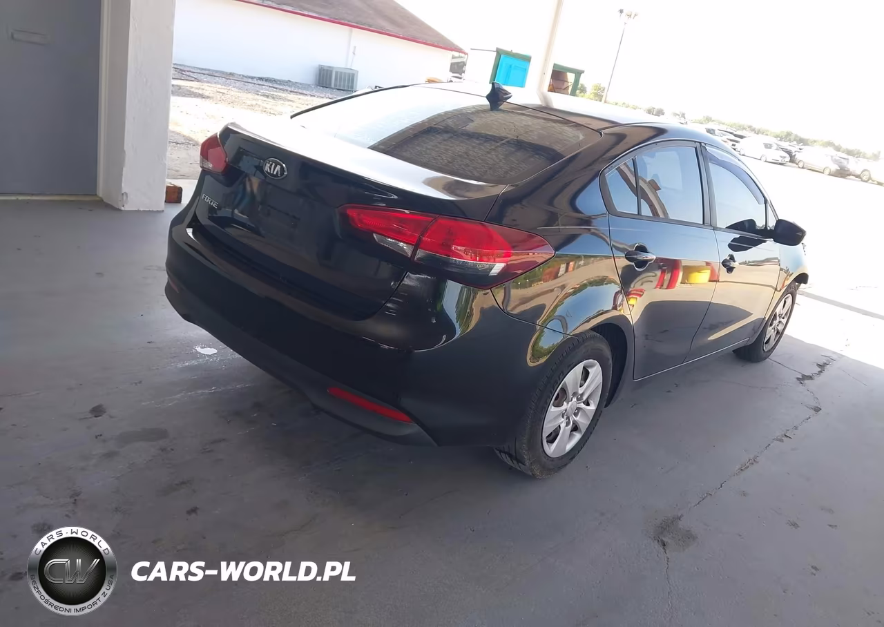 2017 Kia Forte Lx VIN:3KPFK4A78HE066127 - 4