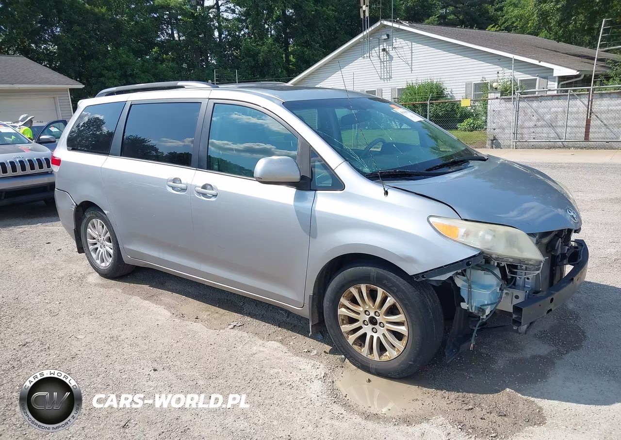 2012 Toyota Sienna Xle V6 8 Passenger – zdjęcie 1 z 18