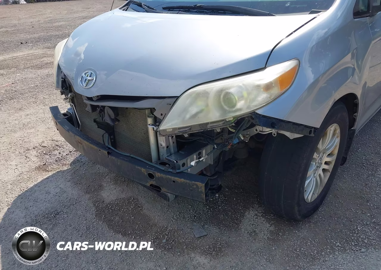 2012 Toyota Sienna Xle V6 8 Passenger VIN:5TDYK3DC9CS216093 - 18