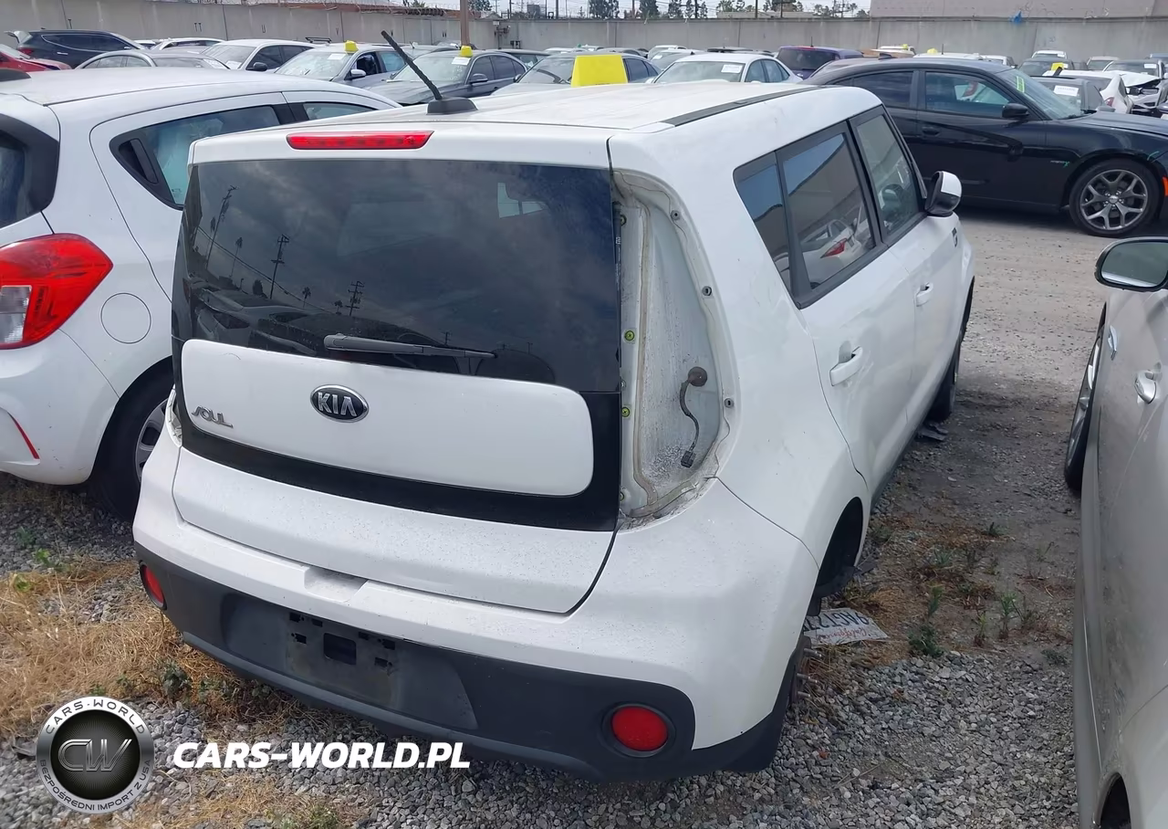2018 Kia Soul VIN:KNDJN2A22J7615109 - 4