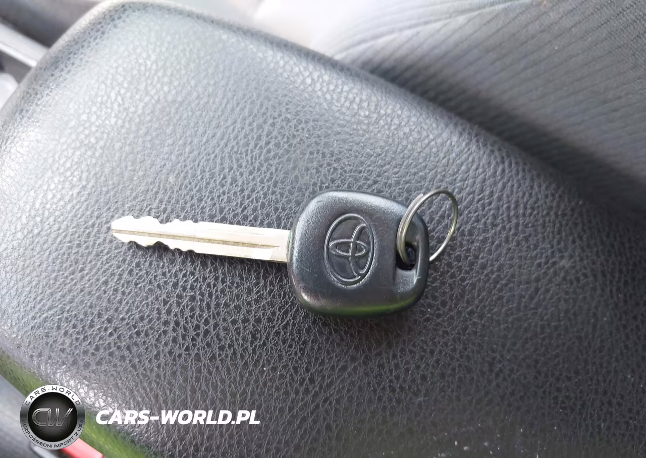 2015 Toyota Corolla L VIN:5YFBURHE7FP336132 - 11