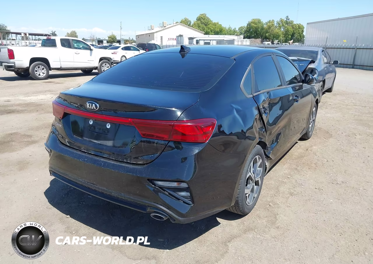 2019 Kia Forte Lxs VIN:3KPF24AD8KE092854 - 4
