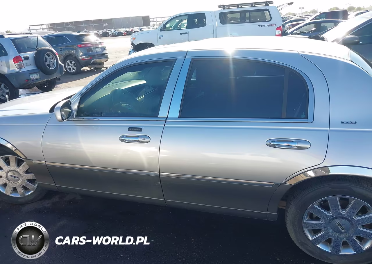 2004 Lincoln Town Car Ultimate VIN:1LNHM83W34Y649929 - 14