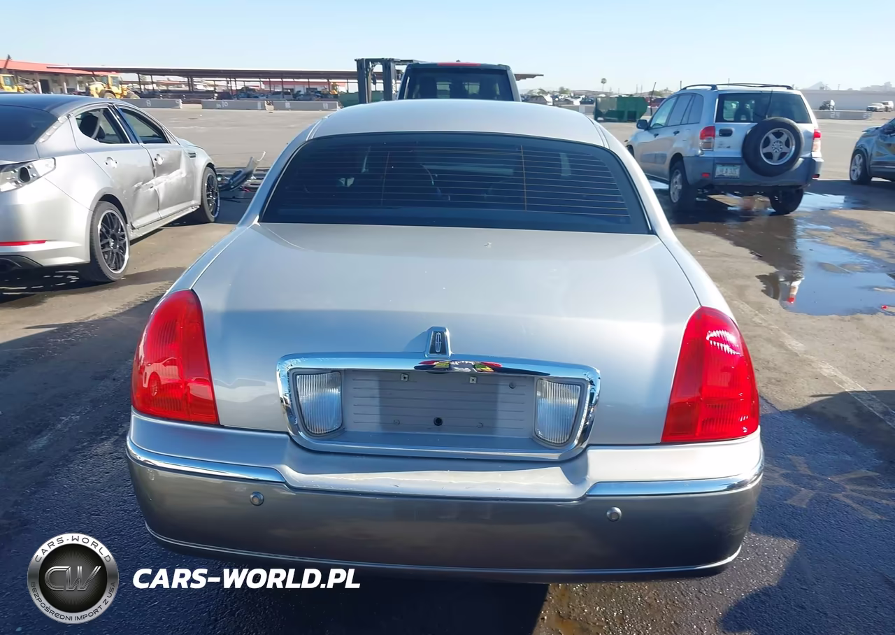 2004 Lincoln Town Car Ultimate VIN:1LNHM83W34Y649929 - 16