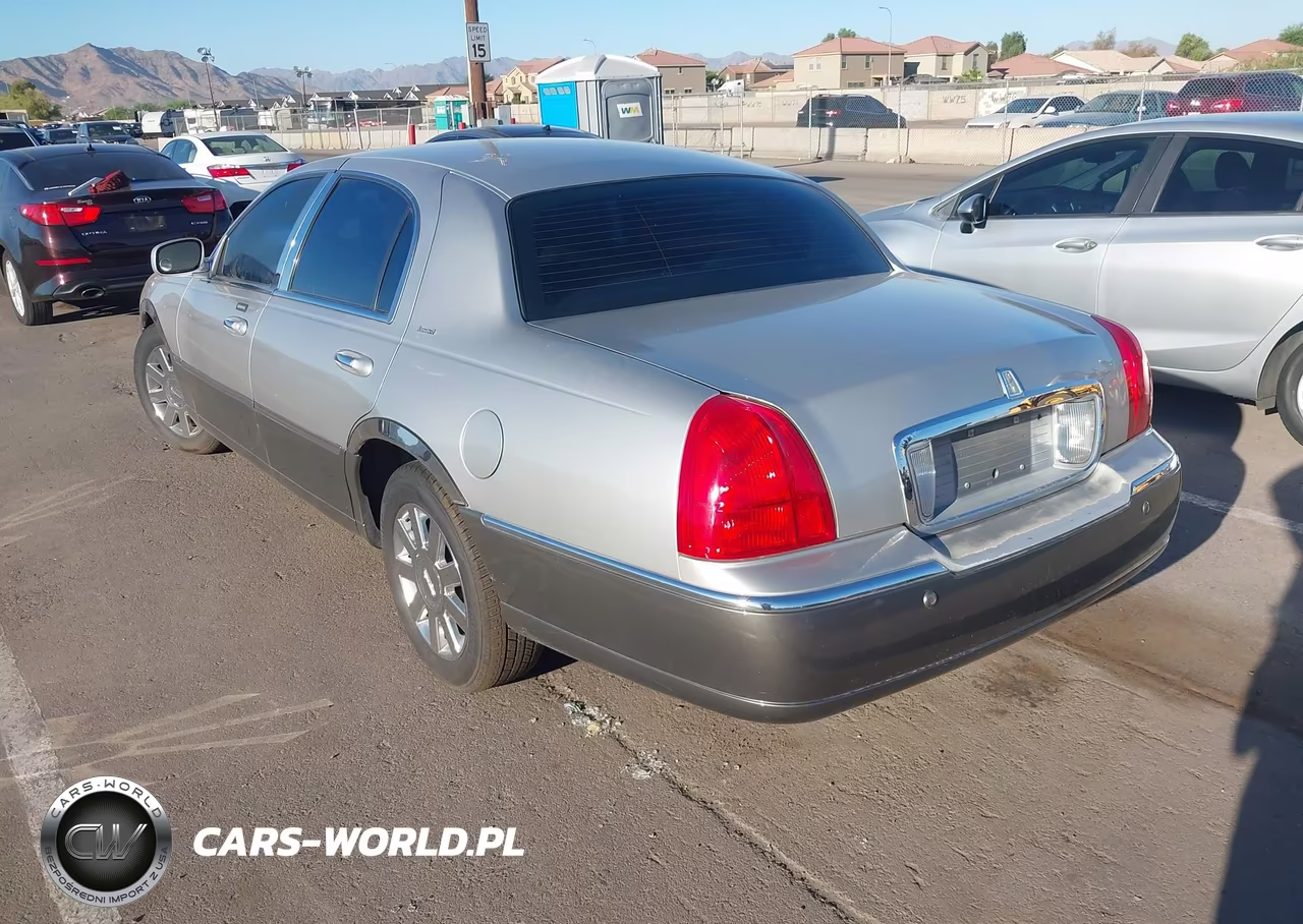 2004 Lincoln Town Car Ultimate VIN:1LNHM83W34Y649929 - 3