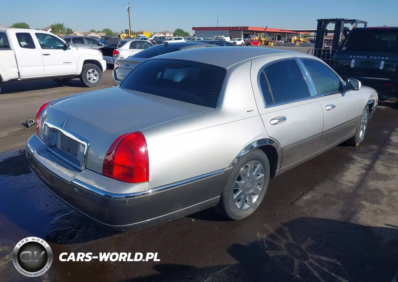 2004 Lincoln Town Car Ultimate VIN:1LNHM83W34Y649929 - 4