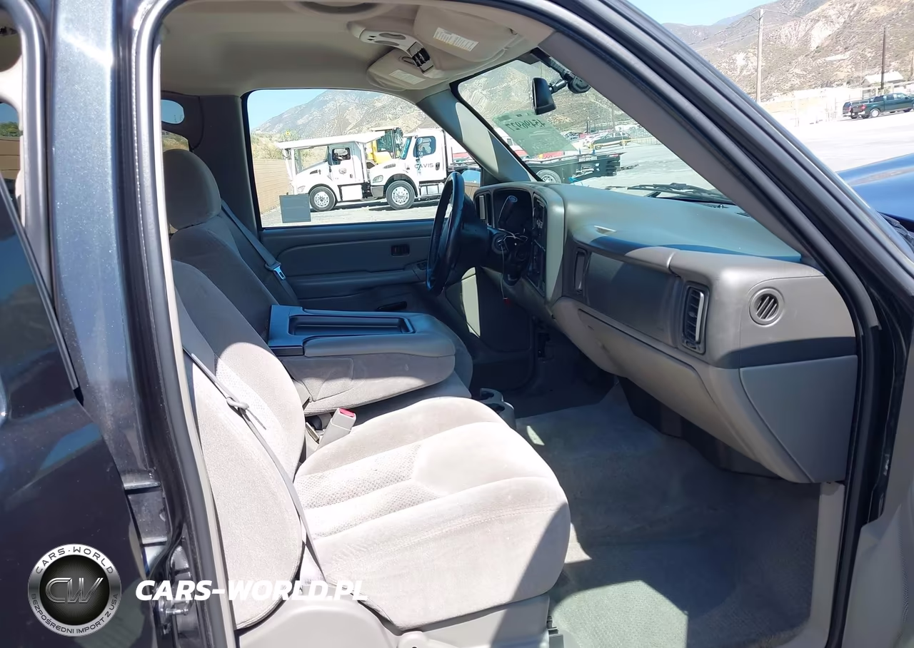 2004 Chevrolet Tahoe Ls VIN:1GNEC13V34R173675 - 5