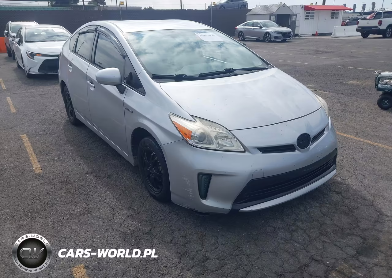 2015 Toyota Prius Three – zdjęcie 1 z 17